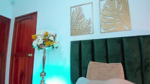 Snapshot of andracyruss chatting on January 27, 2:35 pm Andra Cyrus online show from January 27, 2:35 pm