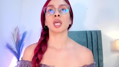 Snapshot of andracyruss chatting on February 6, 5:40 pm Andra Cyrus online show from February 6, 5:40 pm