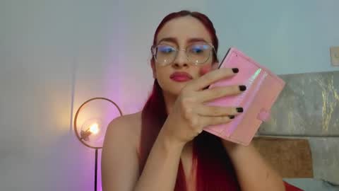 Snapshot of andracyruss chatting on October 8, 11:41 am Andra Cyrus online show from October 8, 11:41 am