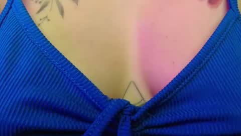 Snapshot of andre10_ chatting on December 16, 11:32 pm MARIA online show from December 16, 11:32 pm