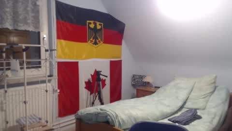 Snapshot of andre124231 chatting on December 12, 8:21 pm Andre online show from December 12, 8:21 pm