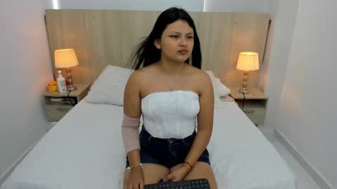 Snapshot of andrea_caicedo chatting on October 1, 7:31 pm Andrea Caicedo online show from October 1, 7:31 pm