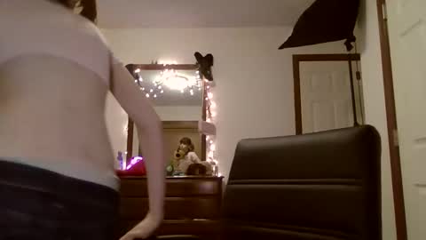 Snapshot of andrea_davenport chatting on December 8, 3:32 am andrea online show from December 8, 3:32 am