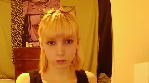 Snapshot of andrea_davenport chatting on November 24, 4:45 am andrea online show from November 24, 4:45 am