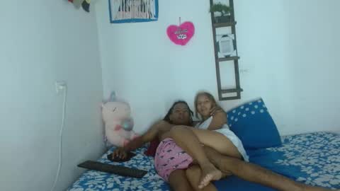 Snapshot of andrea_jose chatting on January 1, 2:20 pm andrea_jose online show from January 1, 2:20 pm