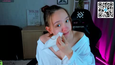 Snapshot of andrea_svel chatting on April 19, 12:54 am Andrea hereGMT7Mon Tue Wen ThFri Sat Su 0300am-0900am. online show from April 19, 12:54 am