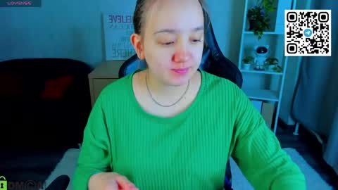 Snapshot of andrea_svel chatting on May 11, 12:38 am Andrea hereGMT7Mon Tue Wen ThFri Sat Su 0300am-0900am. online show from May 11, 12:38 am