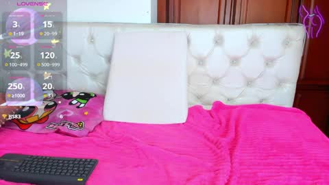 Naomi Andrea Daviss online show from April 1, 1:41 pm