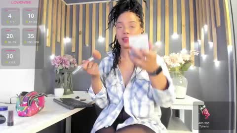 Snapshot of andreaa_zoee_ chatting on June 3, 2:55 pm Andrea Zoelins online show from June 3, 2:55 pm