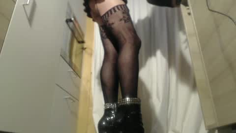 Snapshot of andreacum chatting on December 28, 7:11 pm Andrea online show from December 28, 7:11 pm