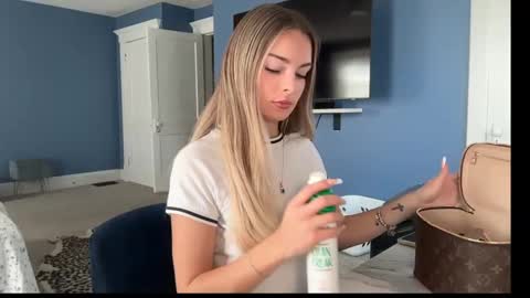 Andrea Elizabeth online show from September 22, 2:30 pm