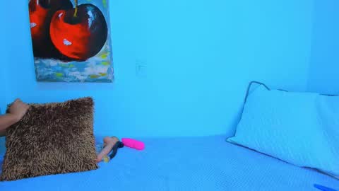 Snapshot of andreamodel chatting on February 16, 9:37 am andrea online show from February 16, 9:37 am