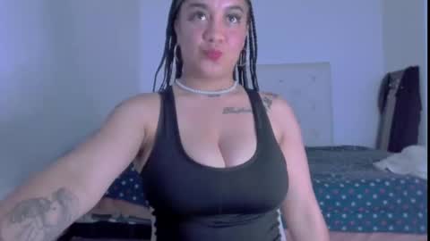 Snapshot of andrebigboobs chatting on December 23, 9:29 pm Andre online show from December 23, 9:29 pm