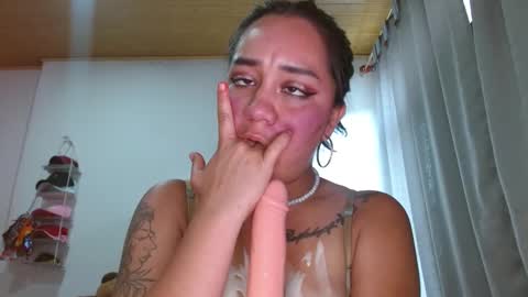 Snapshot of andrebigboobs chatting on February 21, 8:05 pm Andre online show from February 21, 8:05 pm