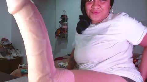 Snapshot of andrebigboobs chatting on February 23, 12:51 am Andre online show from February 23, 12:51 am