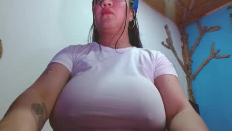 Snapshot of andrebigboobs chatting on November 28, 12:13 am Andre online show from November 28, 12:13 am