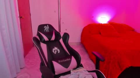 Snapshot of andreeart chatting on February 1, 6:32 am ig online show from February 1, 6:32 am