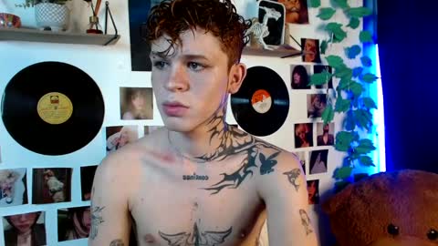 Snapshot of andreewwolffman chatting on January 29, 12:22 am Andrew online show from January 29, 12:22 am