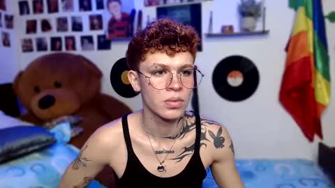 Snapshot of andreewwolffman chatting on March 10, 10:55 pm Andrew online show from March 10, 10:55 pm