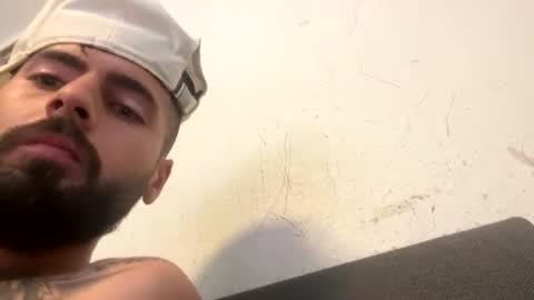 Snapshot of andreidenis23 chatting on August 3, 5:27 pm andreidenis23 online show from August 3, 5:27 pm
