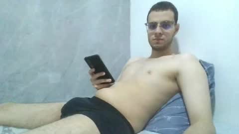 andres129494 online show from April 13, 1:44 am