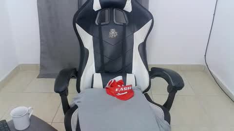 andres180950734 online show from October 11, 9:52 am