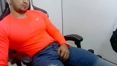 andres180950734 online show from April 14, 10:05 pm