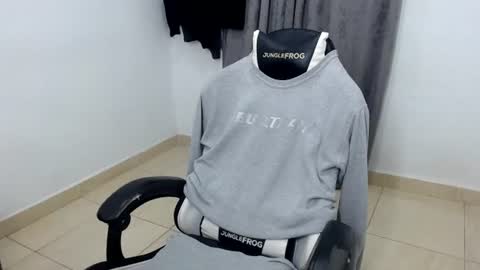 andres180950734 online show from June 27, 10:53 am