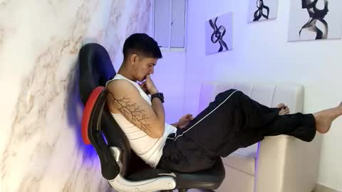 andres_stud online show from November 13, 6:01 am