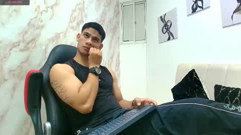 andres_stud online show from December 21, 4:19 am