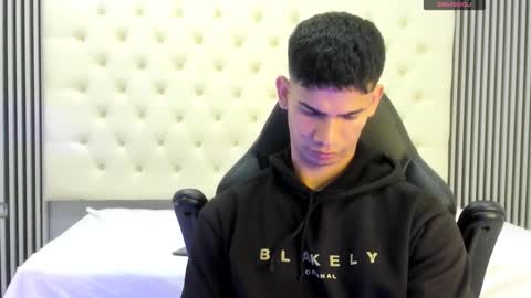 andres_stud online show from March 9, 3:32 am