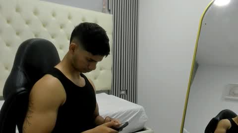 andres_stud online show from March 17, 3:22 am