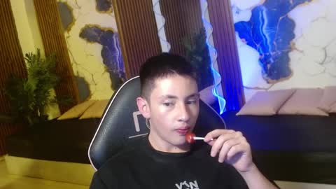 andres_tay online show from April 11, 7:45 am