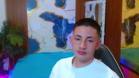 andres_tay online show from April 17, 2:25 am