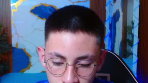 andres_tay online show from April 18, 2:59 am