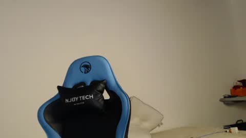 Snapshot of andrestorres0 chatting on February 12, 12:16 am Andres Torres online show from February 12, 12:16 am