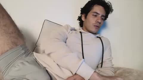 Snapshot of andrestorres0 chatting on February 14, 2:28 am Andres Torres online show from February 14, 2:28 am