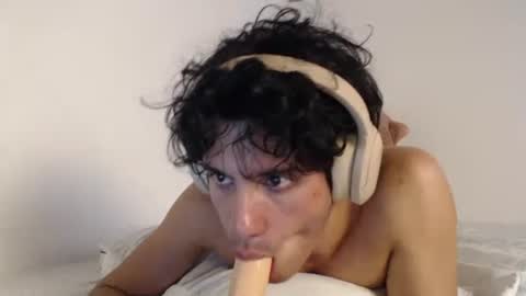 Snapshot of andrestorres0 chatting on February 24, 6:58 pm Andres Torres online show from February 24, 6:58 pm