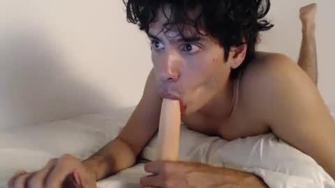 Snapshot of andrestorres0 chatting on February 25, 4:21 pm Andres Torres online show from February 25, 4:21 pm