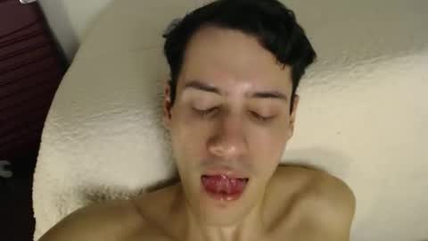Snapshot of andrestorres0 chatting on June 2, 6:04 am Andres Torres online show from June 2, 6:04 am