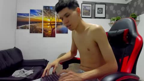 andrew_2811 online show from October 16, 5:30 am