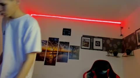 andrew_2811 online show from October 19, 8:15 am