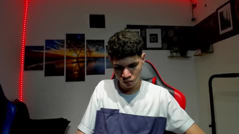 andrew_2811 online show from November 12, 5:30 am