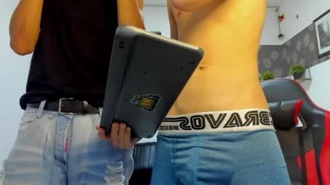 andrew_2811 online show from November 22, 3:27 am