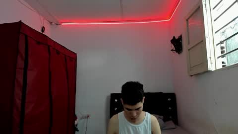 andrew_2811 online show from April 4, 7:33 pm