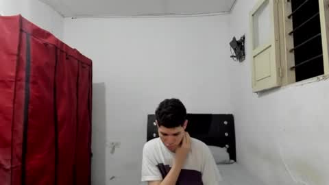 andrew_2811 online show from May 22, 1:24 am