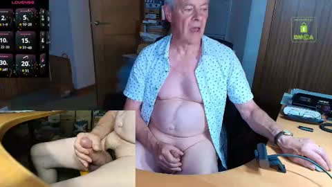 Snapshot of andrew_9999 chatting on July 20, 10:23 pm Andrew online show from July 20, 10:23 pm