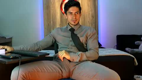 Andrew online show from November 28, 3:31 am