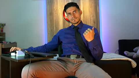 Andrew online show from December 4, 2:43 am