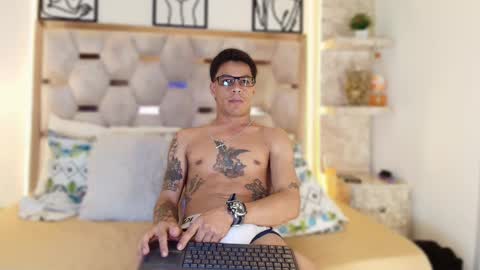 Snapshot of andrew_haalls chatting on November 29, 9:29 pm andrew_haalls online show from November 29, 9:29 pm